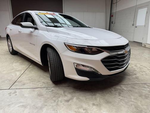 Summit White 2024 Chevrolet Malibu LT