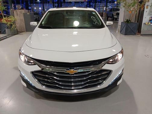 Summit White 2024 Chevrolet Malibu LT