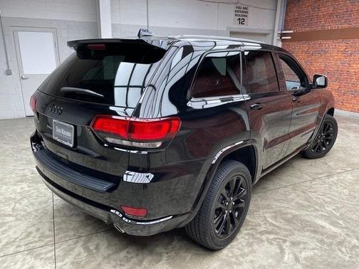 Photo 5 of 35 of 2020 Jeep Grand Cherokee Altitude