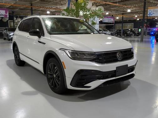2022 Volkswagen Tiguan 2.0T SE R-Line Black