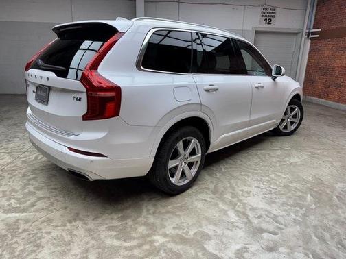 2020 Volvo XC90 T6 Momentum 7 Passenger