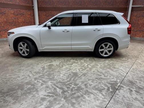 2020 Volvo XC90 T6 Momentum 7 Passenger
