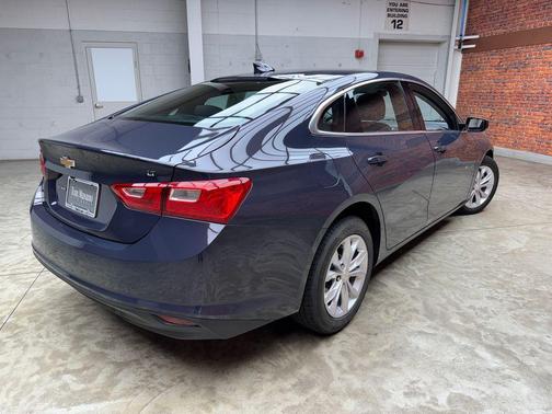 Night 2025 Chevrolet Malibu LT