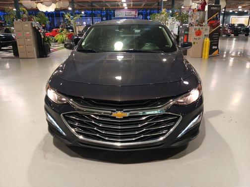 Night 2025 Chevrolet Malibu LT