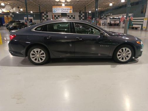 Night 2025 Chevrolet Malibu LT