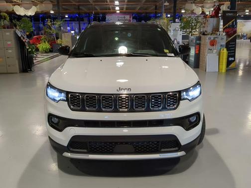 Bright White Clearcoat 2024 Jeep Compass Limited