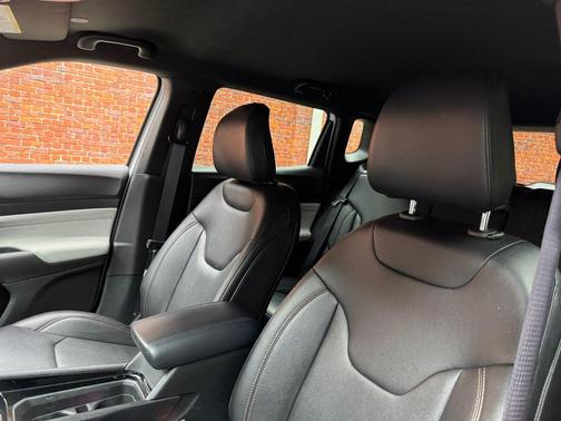 Bright White Clearcoat 2024 Jeep Compass Limited