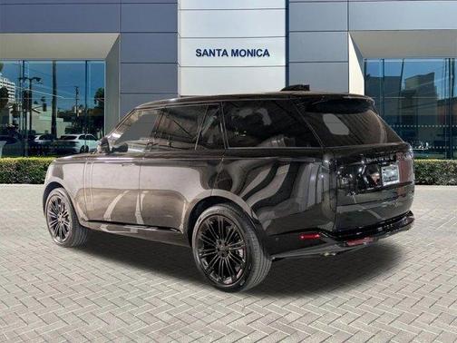 Santorini Black 2026 Land Rover Range Rover P530 SE