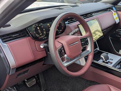 2026 Land Rover Range Rover P530 SE