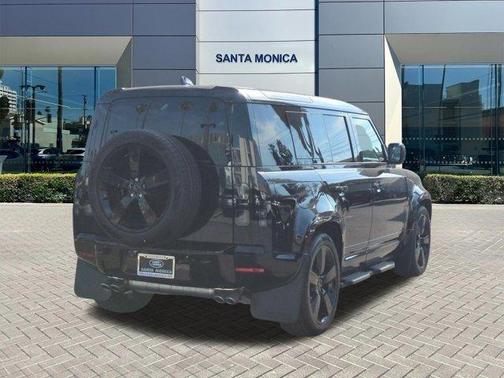 2026 Land Rover Defender P500 X-Dynamic SE