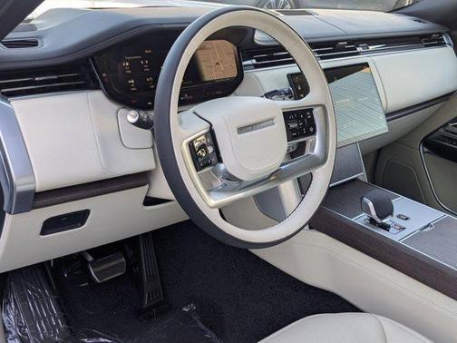 2025 Land Rover Range Rover P400 SE