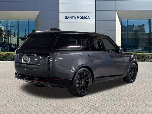2025 Land Rover Range Rover P530 SE