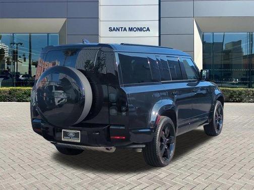 2026 Land Rover Defender P400 X-Dynamic SE