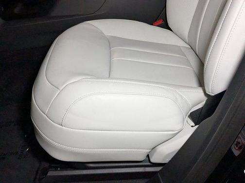 2025 Land Rover Range Rover Sport P360 SE
