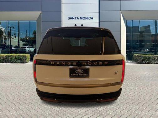 2026 Land Rover Range Rover P615 SV