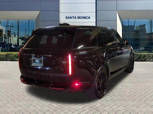 Santorini Black 2026 Land Rover Range Rover P530 SE 7 Seat