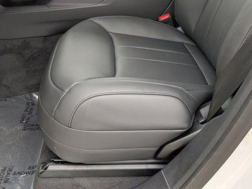 2025 Land Rover Range Rover Sport P360 SE