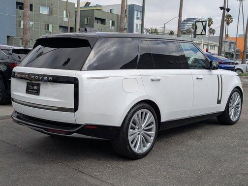 2025 Land Rover Range Rover P400 SE 7 Seat