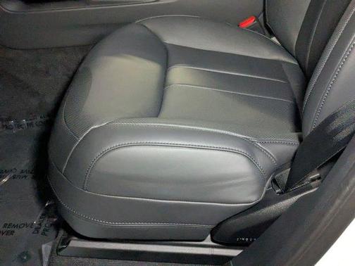2025 Land Rover Range Rover Sport P360 SE