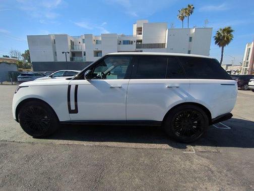2026 Land Rover Range Rover P530 SE