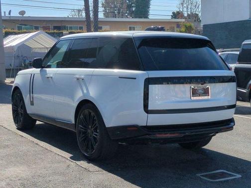 2026 Land Rover Range Rover P530 SE