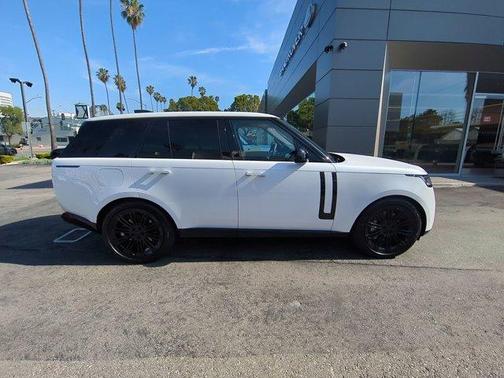 2026 Land Rover Range Rover P530 SE