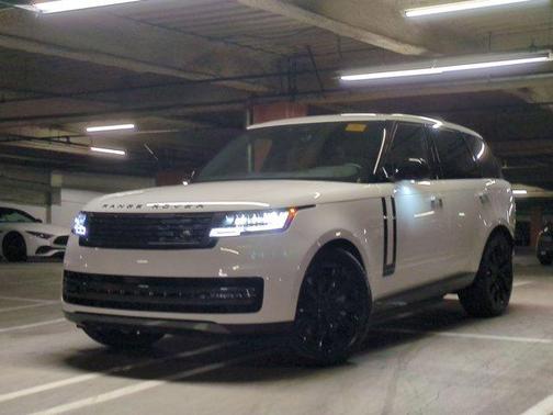 2026 Land Rover Range Rover P550e SE