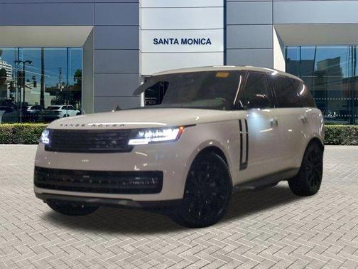 2026 Land Rover Range Rover P550e SE