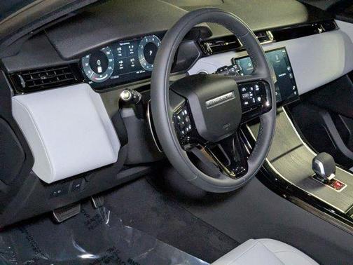 2026 Land Rover Range Rover Velar P250 Dynamic SE