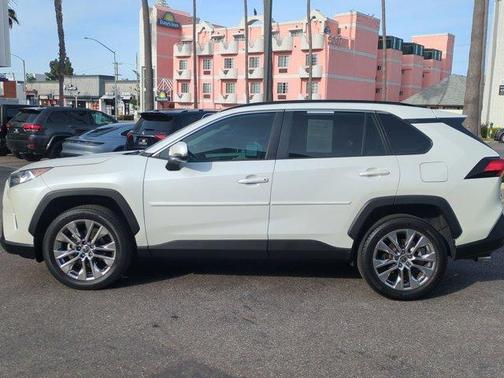 2021 Toyota RAV4 XLE Premium