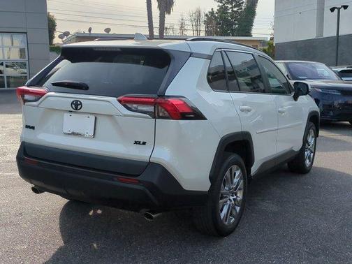 2021 Toyota RAV4 XLE Premium