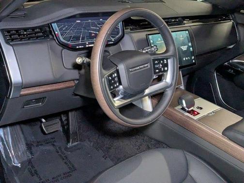 2025 Land Rover Range Rover P400 SE 7 Seat