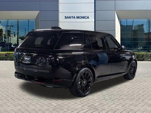 2025 Land Rover Range Rover P400 SE 7 Seat