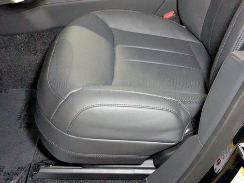 2025 Land Rover Range Rover P400 SE 7 Seat