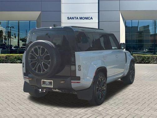 2026 Land Rover Defender OCTA
