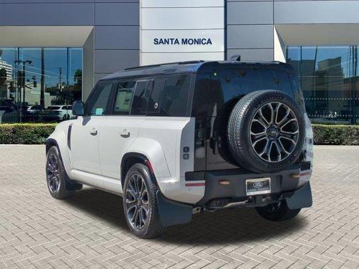 2026 Land Rover Defender OCTA