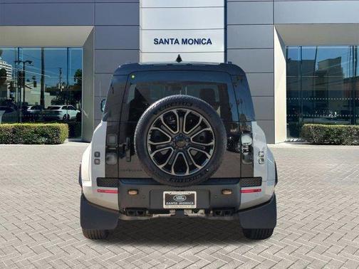 2026 Land Rover Defender OCTA