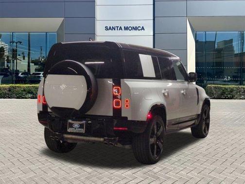 2026 Land Rover Defender P500 X-Dynamic SE