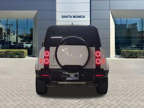 2026 Land Rover Defender P500 X-Dynamic SE