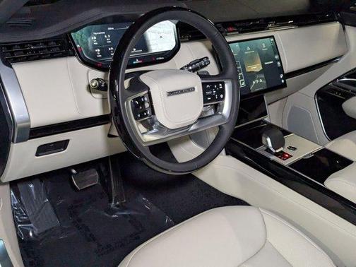 2025 Land Rover Range Rover P530 SE