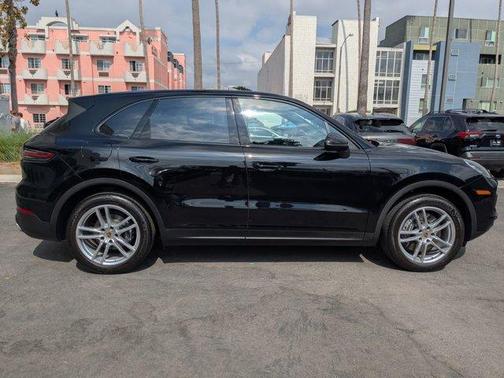 2023 Porsche Cayenne Base (Tiptronic)