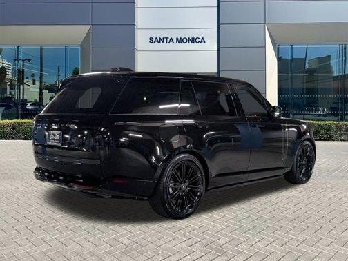 2025 Land Rover Range Rover P400 SE 7 Seat