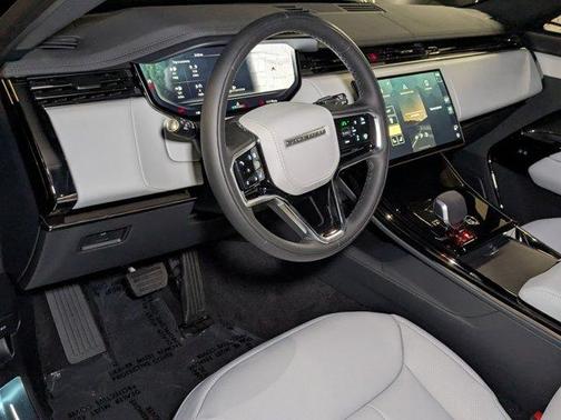 2025 Land Rover Range Rover Sport P360 SE