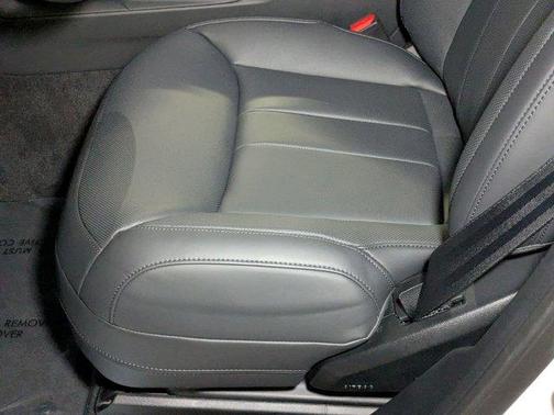 2025 Land Rover Range Rover Sport P360 SE