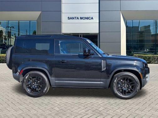 2023 Land Rover Defender SE