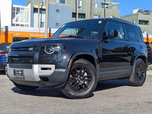 2023 Land Rover Defender SE