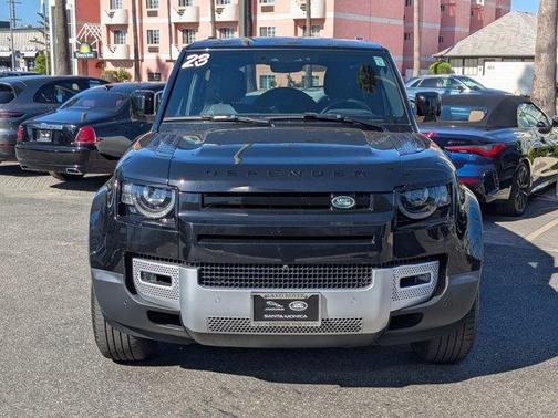 2023 Land Rover Defender SE