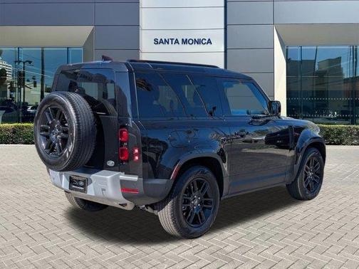 2023 Land Rover Defender SE