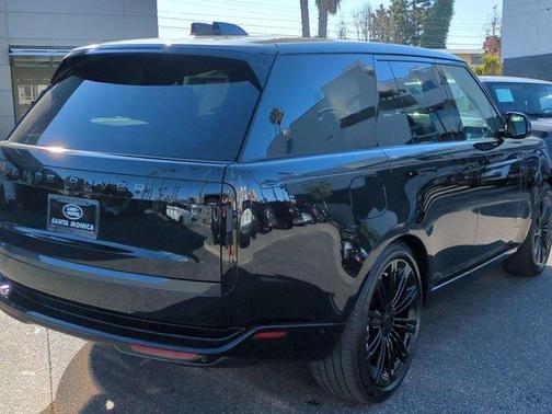 2026 Land Rover Range Rover P530 SE