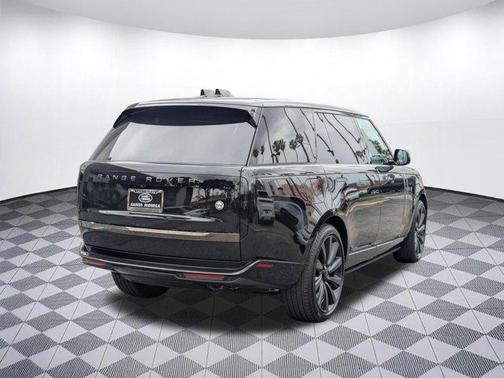 Fuji White 2026 Land Rover Range Rover P615 SV